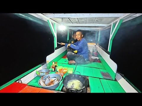 Heboh bikin ketawa terus. 2 hari 1 malam mancing, masak, makan dan bermalam di sungai