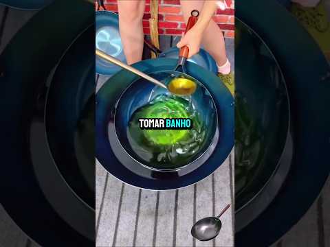 Cuidado com a Cobra no Arbusto, Joãozinho! 😱