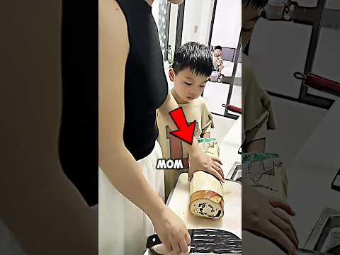 The boy don’t eat much so her mother use her brain and cut the bread bigger ❤️