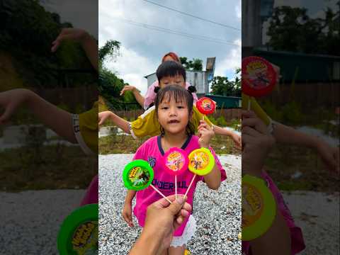 Thử thách nhắm mắt ăn hubba bubba, kẹo dưa hấu, tương ớt siêu ngon sự kết hợp hoàn hảo 🍦🌶#shorts