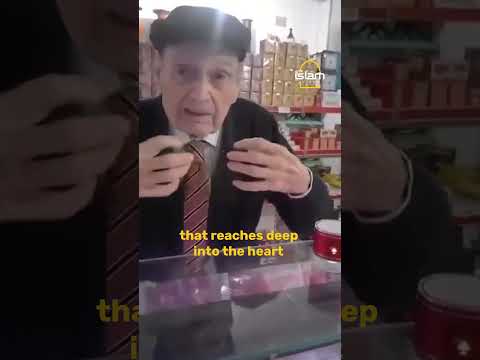 Spanish non-Muslim elder deeply touched by Quran recitation