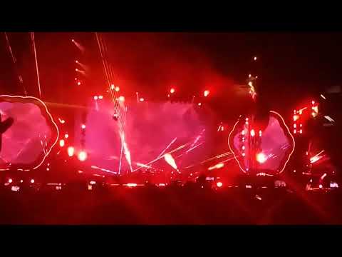 Coldplay (A Head Full of Dreams Tour) - Clocks