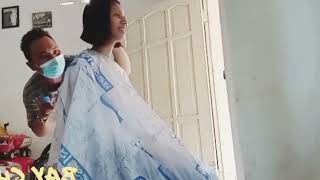 Mahmud berjilbab potong rambut panjangnya jadi pendek seleher