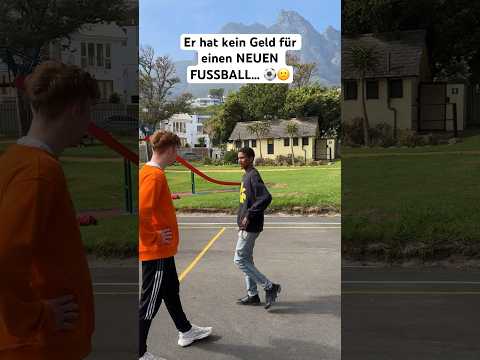 Zu wenig GELD für einen FUSSBALL… ??⚽️ #shorts #jannikfreestyle