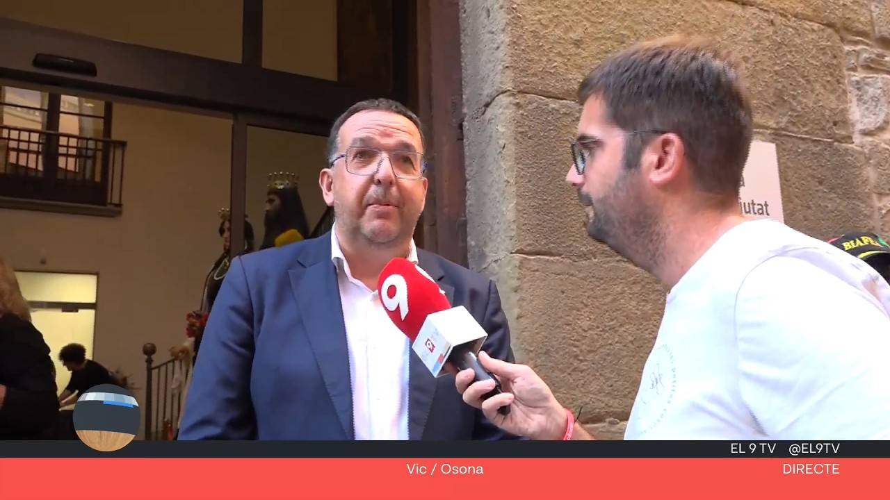 Vic celebra l’ofrena floral prèvia a la diada de l’11S