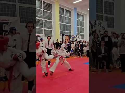 Sie hat einen tödlichen Kick ?