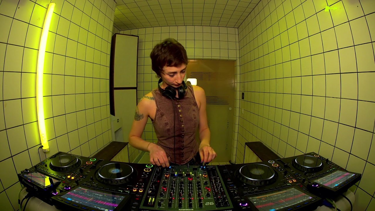 TEEN A TEEN | HÖR – April 15 / 2026