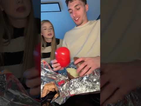 One Piece Ostereier Unboxing 🫣🐣✨ #couple #couples #elenaundvittorio #couplecomedy #comedy