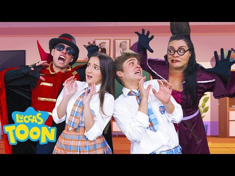 A DIRETORA E O ESPIÃO SE FANTASIARAM DE PANDORA E VAMPY