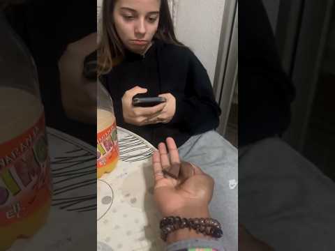 Se equivocó de chocolate mi amiga #shorts #youtube #funny #humor #viralvideo #ytshorts #fyp #parati