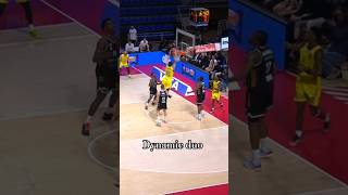 איזה אלי-אופ של קלארק להנקינס