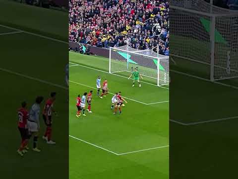 The Reason Pep wants Haaland 😅 #LaLiga#football #youtubeshorts #soccer