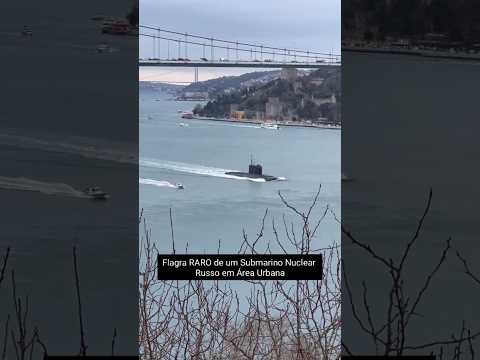 Flagra RARO de um submarino nuclear russo em à rea urbana