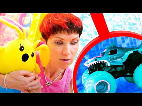 A lost toy! Lucky needs help. Bianca and her brother save the day. Kids videos with toys for kids.