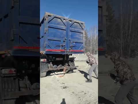 Опасное Открывание Ворот Полуприцепа WELTON❗Увело Борта? дно становиться как бочка?‍♂️VOLVO #SHORTS