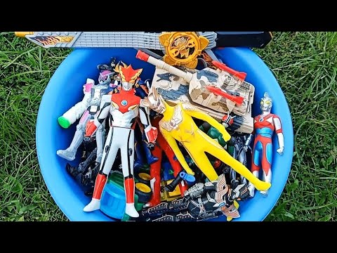 Menemukan Mainan Ultraman Zero Dan Power Ranger