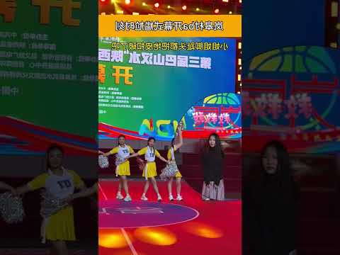 Tự nhiên bị kéo nhần ra làn cô ấy đứng ngơ ngác