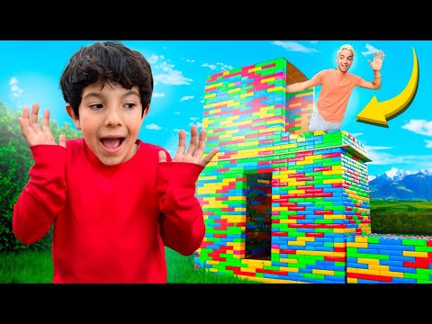 CONSTRUÍ una MANSIÓN GIGANTE de LEGOS para BABY RICK !!