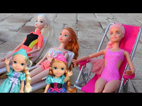 Lazy summer day ! Elsa & Anna toddlers - Chelsea - water balloons - pool - Barbie dolls - water fun