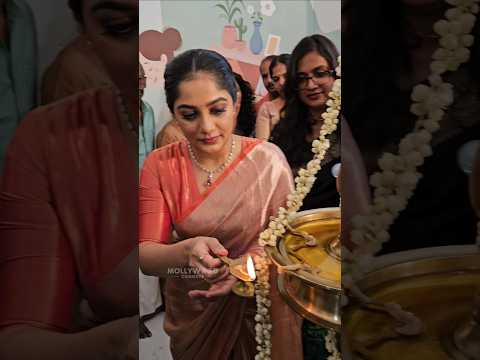 ഐശ്വര്യത്തിന്റെ ഭദ്രദീപം തെളിയിച്ച് ആര്യ ബഡായ് 😍❤️