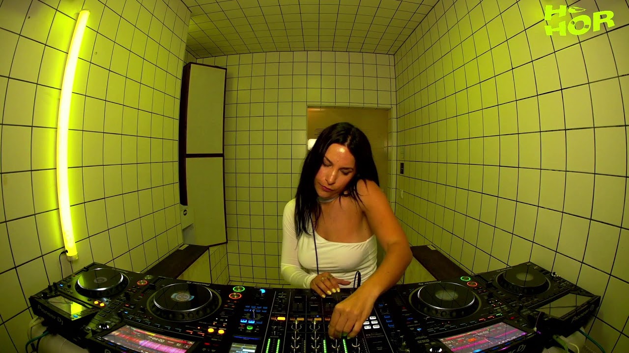 Manu Barcelo | HÖR – September 30 / 2025