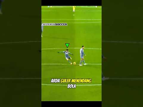Saat pemain coba nendang dari garis kick off