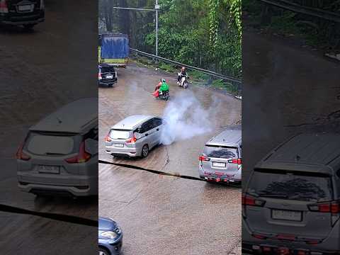 Sopir Panik, mobil penggerak roda depan kesulitan di tanjakan