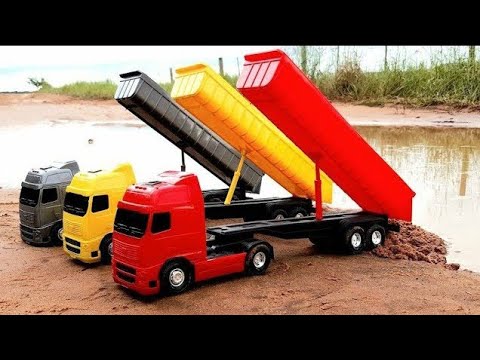 Carregando areia na fazenda com carretas cacamba