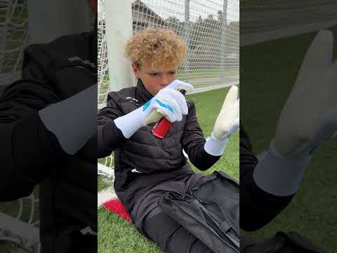 This Bag needs every Keeper😍🧤 #goalkeeper #gripmode