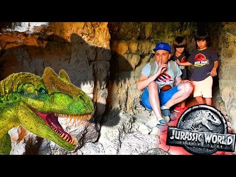 Dani y Evan en 😱 LA CUEVA DE LOS DINOSAURIOS 🦖