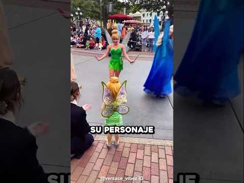 Esta bebé conoce a su personaje favorito en el parque de Disney ♥️