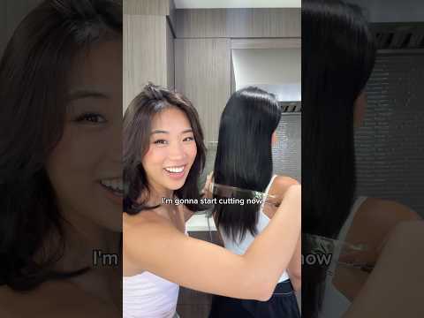 Cutting my mom’s hair?!😅💇‍♀️ #hair #hairmakeover #haircut #mom #korean #spanish