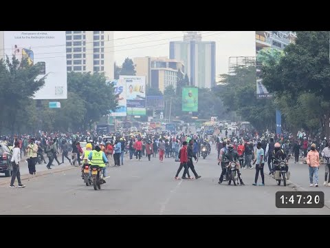 HAWKERS  MAANDANO IN NAIROBI CBD...THEY STORMS OUTSIDE PARLIAMENT & SAKAJA OFFICE TUNACHOMA TENA LEO