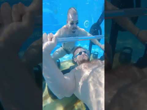 Рекордные 300 кг на 10 раз под водой! #shorts