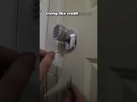 Such an awkward angle 😂 #locksmith #lockpicking #lockout #roadsideassistance
