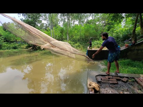 Fishing with a cast net from sluice gate