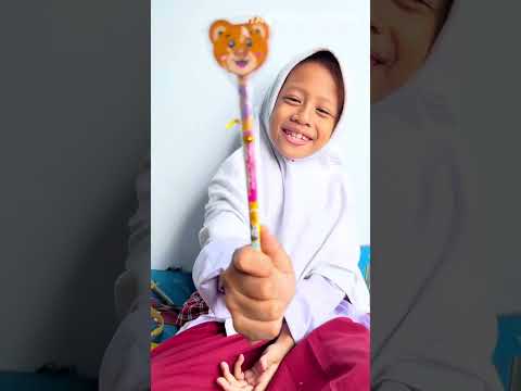 Alhamdulillah Hanin Najah seneng banget unboxing hadiah lomba 17 Agustusan di sekolah 😁👏🏻