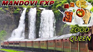 मुंबई से गोवा- 400₹ journey in food Queen Mandovi Exp Sleeper Class with Tunnel,Bridge & Waterfall 