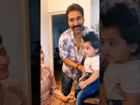 സന്തൂർ മുത്തച്ഛൻ മുടി ചീകി കൊടുക്കുന്നത് കണ്ടോ???
