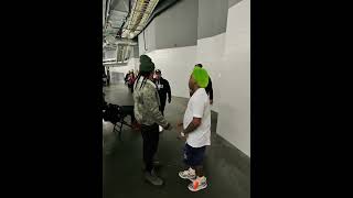 Liro Sha el sofoke y el cherry scom se encuentran en los pasillos del prudential