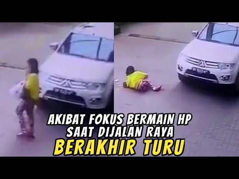 Akibat Fokus Bermain HP Saat Dijalan,,Auto Berakhir Turu