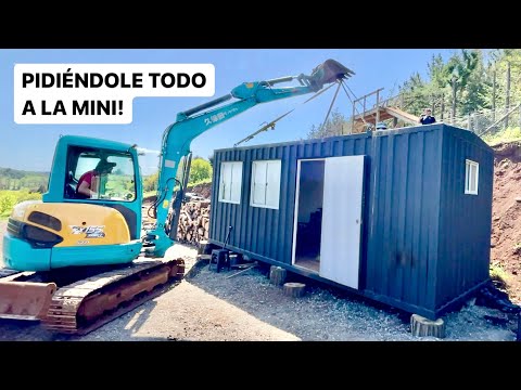 Intentando Levantar un Contenedor con una Mini Excavadora! Mi Parcelita Tomando Forma!!