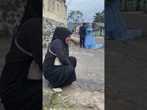 Pengantinnya ketawa liat aku 😅