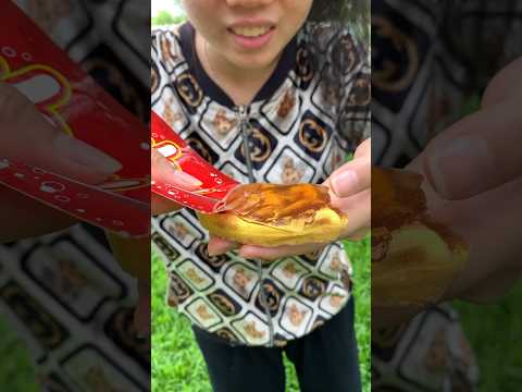 Tí Xi | Thử ăn CoCa với bánh kẹp #shorts
