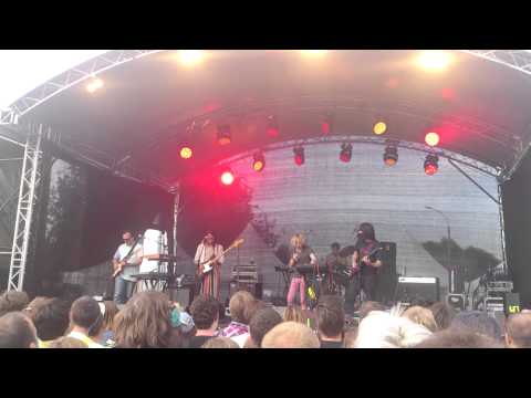 ariel-pinks-haunted-graffiti-trepanated-earth-picnic-afishi-moscow-13-07-2013-elena-vinokourova