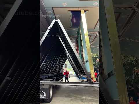 Thùng xe tải biến hình thành nhà hàng đón hơn chục mâm cỗ