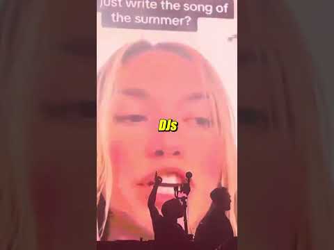 Hawk Tuah Girl Is... đł