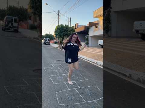 BRINCANDO DE AMARELINHA #shorts
