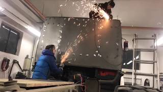 Einsetzen der neuen Rückwand – Iveco 90-16