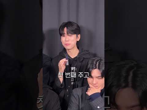 마술사 손에는 과연 몇 개의 동전이 있을까요?